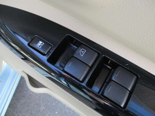 整備時、専門用語が多く内容が不明瞭だったことはありませんか？当店では車に詳しくない方でもわかりやすいよう、丁寧に説明し作業を行うことを大切にしております。不明な点がありましたら何でもお聞きください。