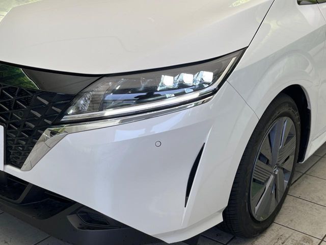 【LEDヘッドライト】悪天候や夜間走行時も良好な視界を確保し安心して運転できる高輝度LEDヘッドライトを装備！点灯速度が早く、消費電力も抑えられています。