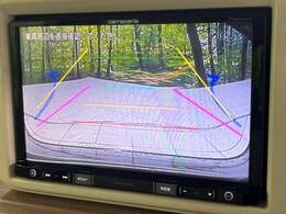 【バックカメラ】駐車時に後方がリアルタイム映像で確認できます。大型商業施設や立体駐車場での駐車時や、夜間のバック時に大活躍！運転スキルに関わらず、今や必須となった装備のひとつです！