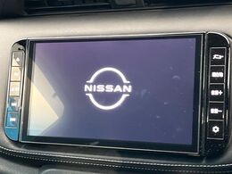 【純正8インチナビ】人気の純正ナビを装備しております。ナビの使いやすさはもちろん、オーディオ機能も充実！キャンプや旅行はもちろん、通勤や買い物など普段のドライブも楽しくなるはず♪