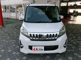 当店は諸費用も含めた総額表示を行っております。諸費用には車庫証明費用が含まれています。また、店舗納車を推奨しておりますので納車費用は含まれておりません。