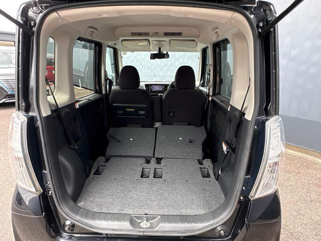 軽自動車でも、今やラゲッジスペースの充実は当たり前です！本当に重宝しますよ。たくさん荷物を詰めて便利です。是非、お試しください！