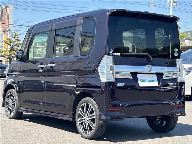 【左斜後】お車を左後ろから見るとこのような感じになります。テールランプやドアバイザー等装備品を確認できます。