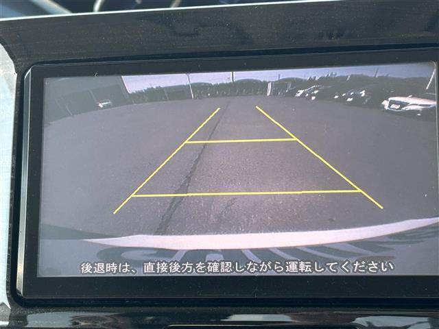 【バックモニター】後ろのカメラの映像をモニターに映し出すことができます！後方の見えない死角や、障害物との距離感をしっかり確認することができます！駐車が苦手な方におすすめです。