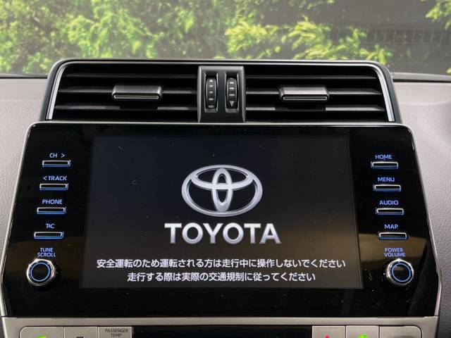 【メーカー純正ナビ】インテリアに溶け込むスタイリッシュな「専用設計」メーカーナビを装備♪視認性や操作性など基本性能にも優れ、より上質なカーライフをお楽しみいただけます。