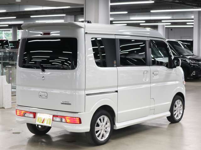 自社陸運局指定工場完備！国家資格車検検査員資格を持った整備士による整備。走行に関係のない所も不具合箇所があれば修理してお渡しいたします。