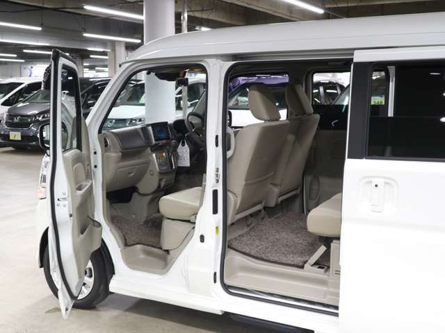 ご納車前のボディガラスコーティングも専門の業者が常駐しておりクオリティの高いコーティングを低価格にてご提供しております♪