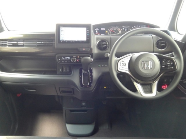Honda車が初めての方にも扱いやすく分かりやすいインパネ周りと各種スイッチ類です。