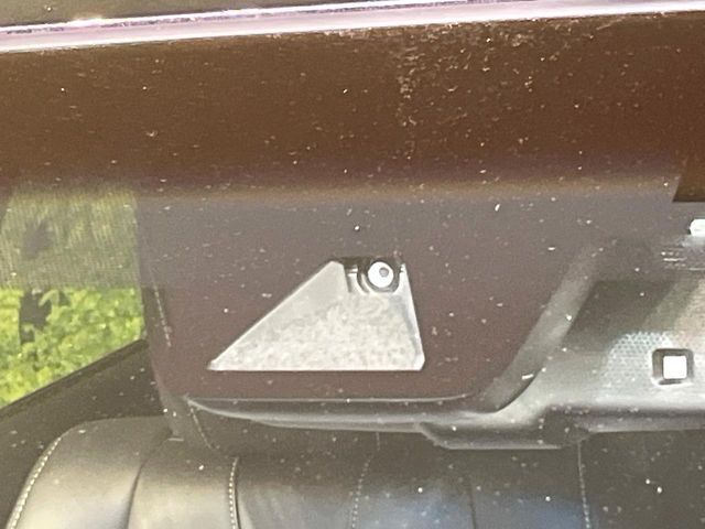 【トヨタセーフティセンス】走行中に前方の車両等を認識し、衝突しそうな時は警報とブレーキで衝突回避と被害軽減をアシスト。より安全にドライブをお楽しみいただけます。