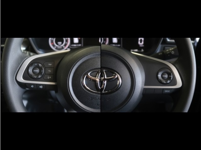 ステアリングスイッチ付き。前方から目を離すことなく操作することが可能です。