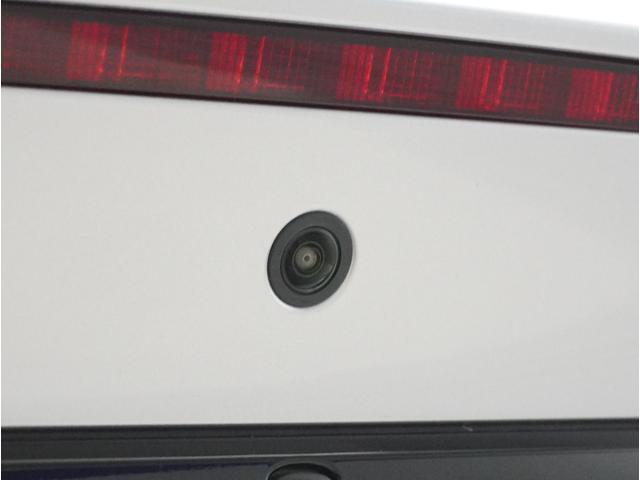 バックカメラです。後ろも見えないと不安ですがバックして駐車する時に大活躍するバックカメラもしっかりと装備されています。