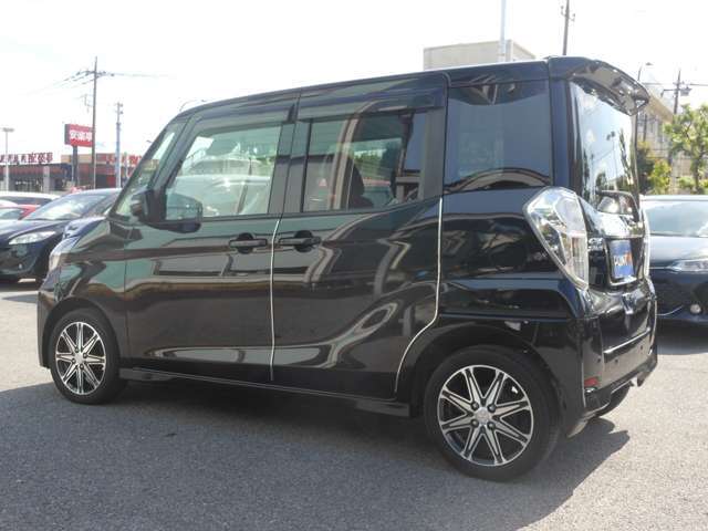 JU適正販売店認定制度は、中古自動車販売士が在籍していることに加えて、お客様のカーライフに寄り添い、お付き合いいただける安心・信頼のお店・そのための一定基準を満たした中古車販売店を認定する仕組みです。