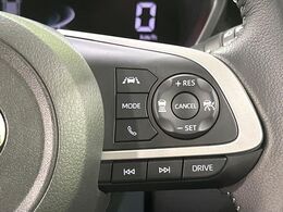 【アダプティブクルーズコントロール】高速道路での長距離走行が楽に！！自動で速度を保つクルーズコントロールが、衝突軽減システムと連携し、前方の車両を感知して車間を保つように速度調節してくれます！！