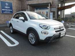 きれいなホワイトの車両です。