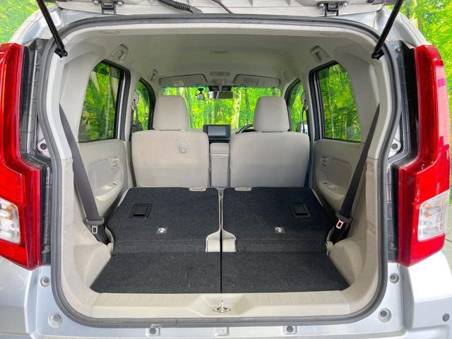 後席を格納すると、これだけの広さが！シーンに合わせたシートアレンジで、大きな荷物も積むことが出来ます♪