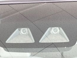 【スマートアシスト】走行中に前方の車両等を認識し、衝突しそうな時は警報とブレーキで衝突回避と被害軽減をアシスト。より安全にドライブをお楽しみいただけます。