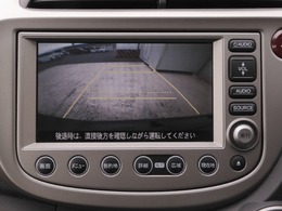 ◆バックカメラ◆リバースにするだけで映ります、後方の安全確認や、狭い駐車場での車庫入れ、雨の日や夜間など視界の悪い時に便利です！安全にバックする為には欠かせない装備です。