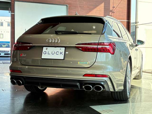 伸びやかなラインのS6アバント。