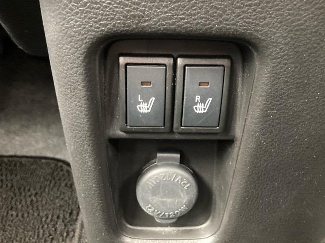 【　シートヒーター　】冬場のお供に。暖かいシートは女性には嬉しい機能ですね♪