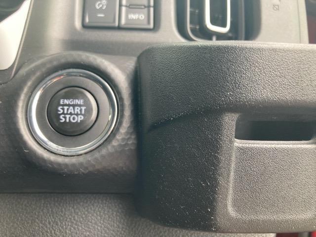 【　スマートキー・プッシュスタート　】鍵を挿さずにポケットに入れたまま鍵の開閉、エンジンの始動まで行えます。