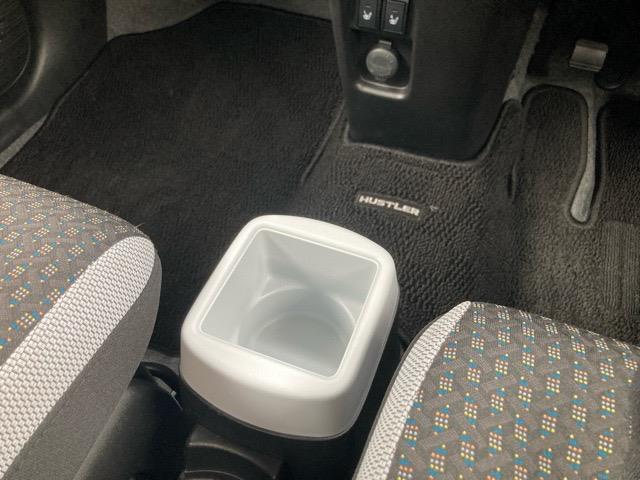 【ドリンクホルダー】長時間のドライブを快適に過ごすために、必須の車内アイテムですね。