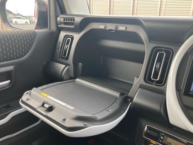 【グローブボックス】大容量のグローブボックスです！！車検証ケース他、日頃使う小物類の収納スペースもたくさんあります！