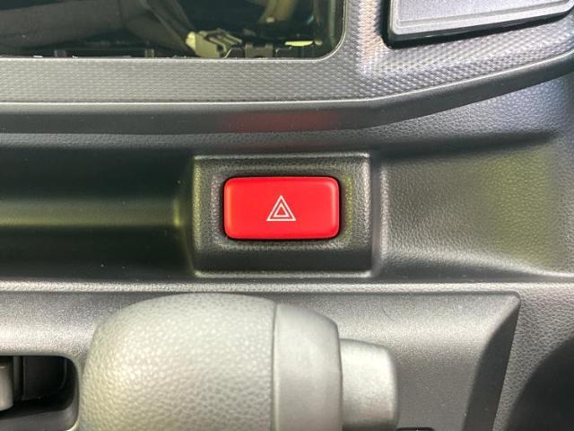 WECARSの展示場では実際に見て、触ってお車をお選びいただけます！知識の豊富な営業スタッフが様々なカーライフをご提案いたします！