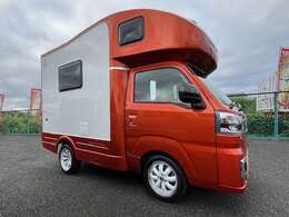 普通車登録なので、軽キャンピング車と比べて維持費が気になるかと思います。　自動車税＋弊社での車検料金を含む1年間の維持費はベース車となるハイゼットトラックで32，340円、こちらで61，420円です