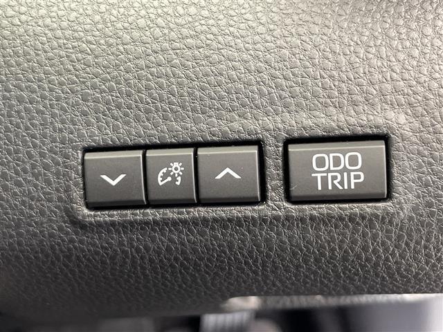 全国から厳選されたお車を展示しております。ご希望の在庫を店頭で検索することも可能ですので、お気軽にご相談ください！