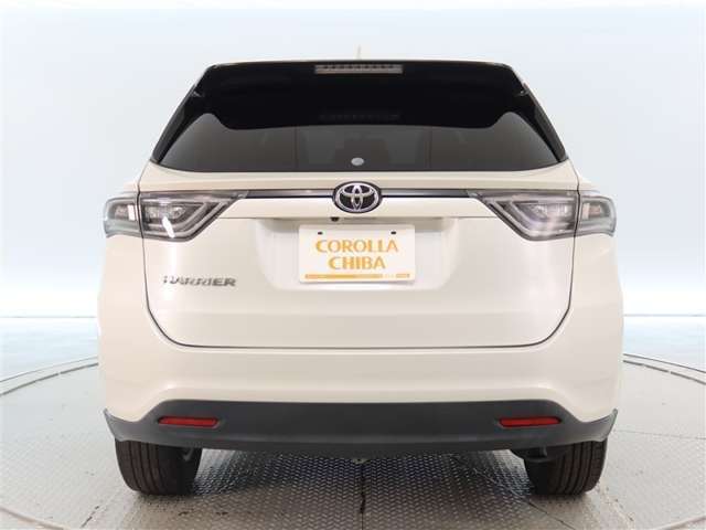 バックカメラが付いているので後方確認が非常にしやすいです。今や運転初心者も熟練者も必須装備！ついていて損はないですね♪