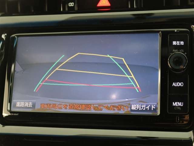 バックカメラが付いているので後方確認が非常にしやすいです。今や運転初心者も熟練者も必須装備！ついていて損はないですね♪