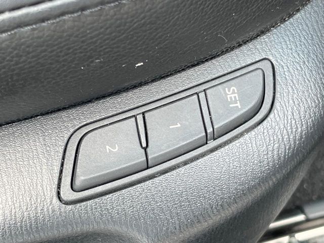 【メモリー機能付きパワーシート】ドライバーごとに設定したシート位置を記憶して、ボタン一つで切り替えできる便利な機能！運転する方が複数名いらっしゃるご家庭におすすめです♪