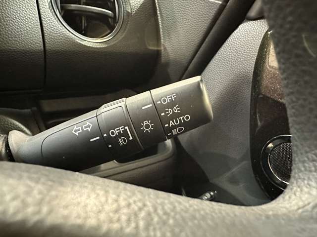 オートライト装備車両です。
