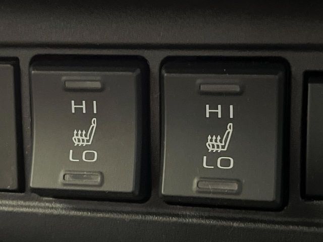 【シートヒーター】寒い日に重宝するシートヒーター！エアコンより早く温まってくれるので寒がりの人も安心ですね♪エアコンの温風は乾燥するから苦手、という方にもをおすすめです。