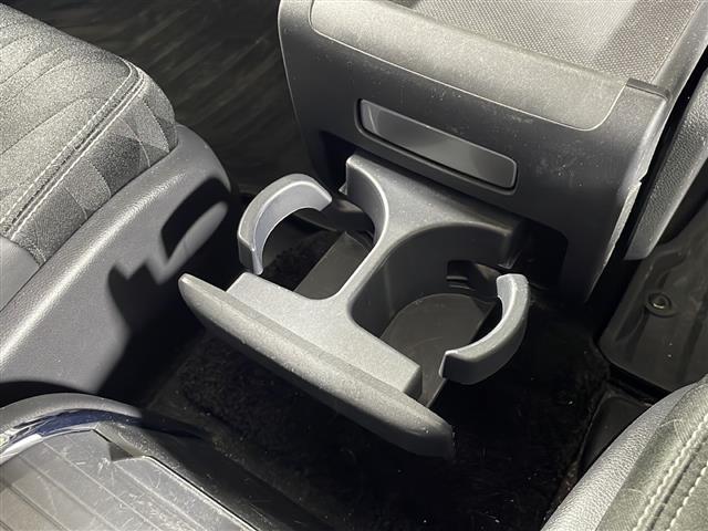 【ドリンクホルダー】『ドリンクホルダー周辺』の画像になります。写真の内容に関してご不明点、ご質問等がございましたらお気軽にガリバー店舗までお問い合わせください。