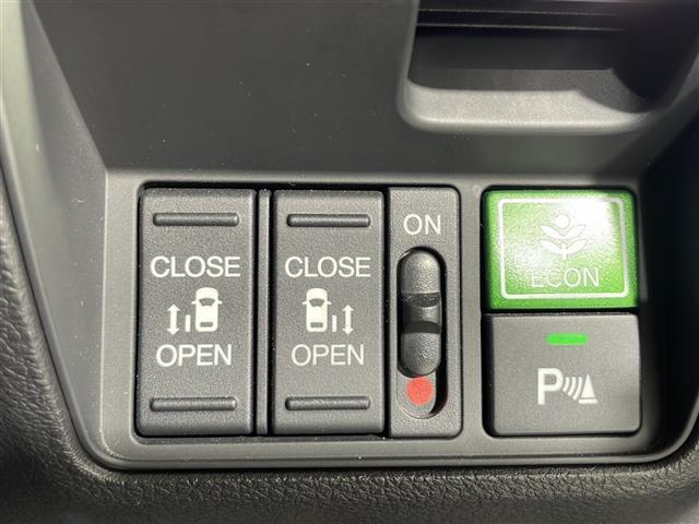 【運転席操作部】『運転席周辺の装備』の画像になります。快適なドライブを楽しむための機能が装備されています！運転席から触れるので使いやすいです！