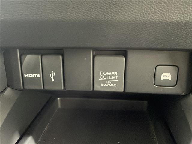 【運転席操作部】『運転席周辺の装備』の画像になります。快適なドライブを楽しむための機能が装備されています！運転席から触れるので使いやすいです！