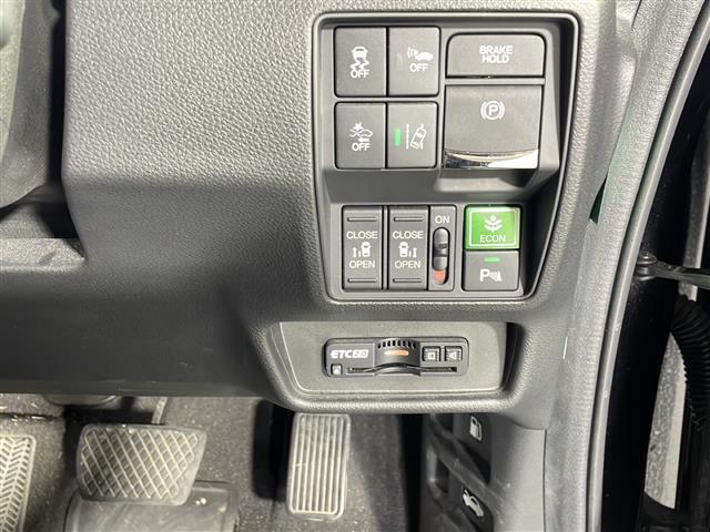 【運転席操作部】『運転席周辺の装備』の画像になります。快適なドライブを楽しむための機能が装備されています！運転席から触れるので使いやすいです！