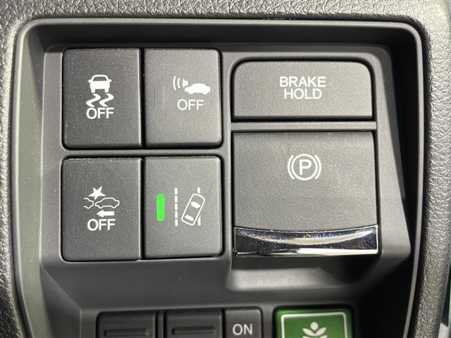 【運転席操作部】『運転席周辺の装備』の画像になります。快適なドライブを楽しむための機能が装備されています！運転席から触れるので使いやすいです！