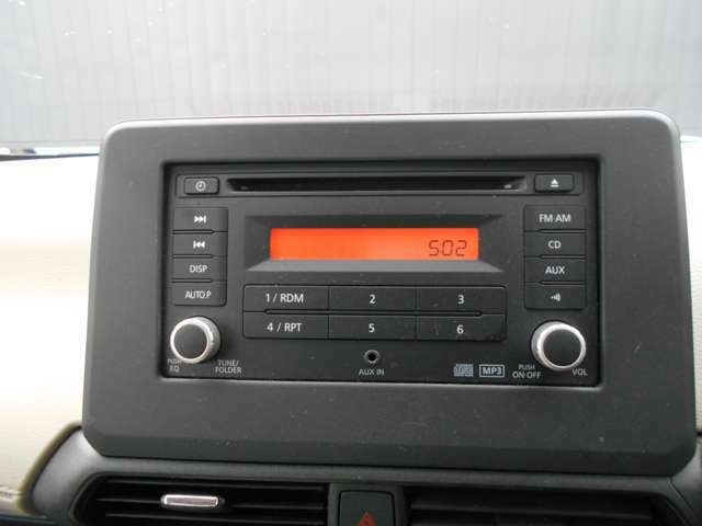 CD再生、AM・FMラジオ付きで、お車の中でも楽しいひとときを過ごすことができますよ♪