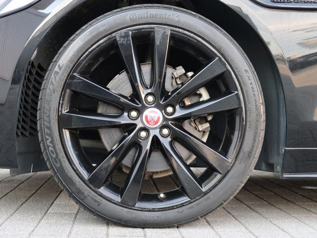 【純正19インチアルミ】こだわりを持ってモデル別にデザインされています。しつこい鉄粉や錆に高い効果を発揮する「ホイールコーティング」の施工も受付中！お気軽に担当営業までご相談ください。