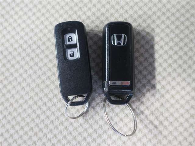 Hondaスマートキー。キーを携帯していれば、ドアの施錠・解錠が簡単に行えます。