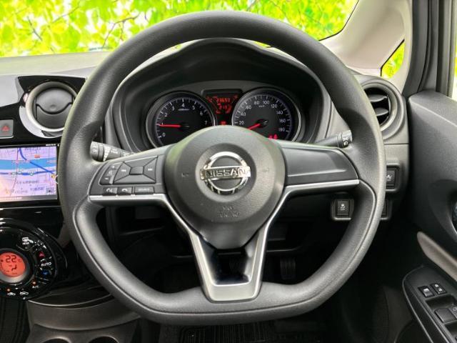 WECARSの展示場では実際に見て、触ってお車をお選びいただけます！知識の豊富な営業スタッフが様々なカーライフをご提案いたします！