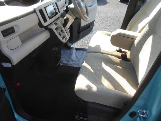 当社はアフターサービスを最重要と考えて、鈑金塗装・民間車検専門工場を備えております。指定工場ですので、点検整備やアフターメンテナンス、車検まで幅広く対応いたします。