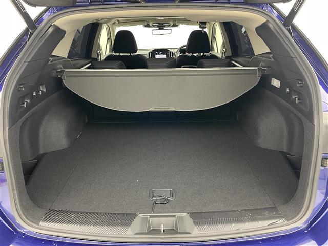【トランク】積み込みやすくて、たっぷり積める荷室です。シートアレンジできるものは、乗車人数と荷物の量や大きさによってシートを動かすことができるので、より快適なドライブが可能です！