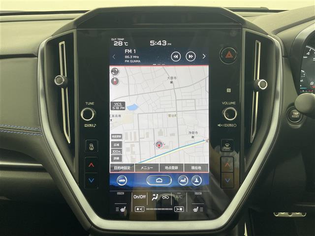 【11.6インチセンターインフォメーションディスプレイ（縦長のディスプレイ）】スマートフォンを通じてさまざまな機能を活用できる、大型かつ高精細なナビ付きディスプレイオーディオです。
