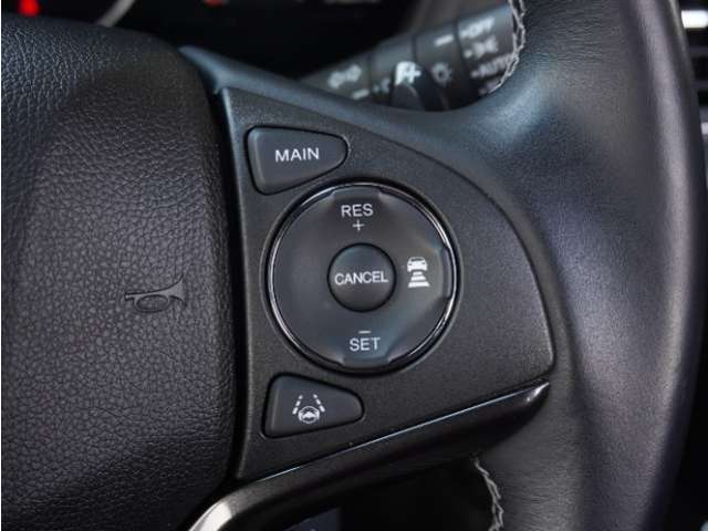 ◆アダプティブクルーズコントロール◆予め設定した車速内でクルマが自動的に加減速。前走車との適切な車間距離を維持しながら追従走行します。【LKAS】車線維持支援システムでステアリング操作を支援。