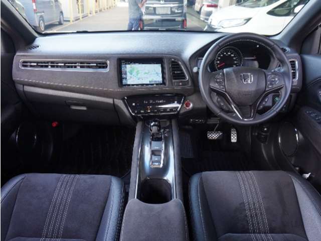 ◆視界広々で非常に運転しやすくロングドライブでも疲れを感じさせないすっきりとまとまったインパネ周りです。
