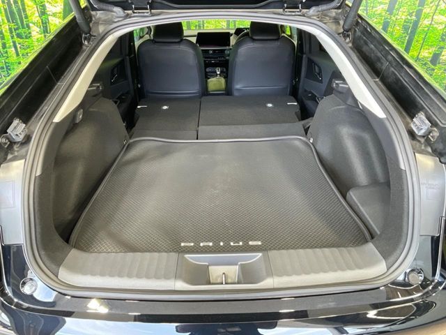 普段のお買い物や通勤、送迎等に十分な荷室スペースを確保しております。セカンドシートを倒すと、大きな荷物の積載も可能です♪