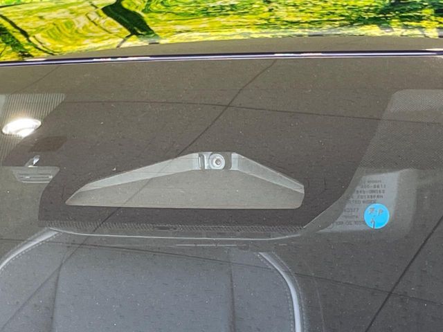【プリクラッシュセーフティ】前方の車両等を検知し、衝突しそうな時は警報で注意を促し、ブレーキを踏む力をサポート。ブレーキを踏めなかった場合は衝突被害軽減ブレーキが作動、衝突回避をサポートします。
